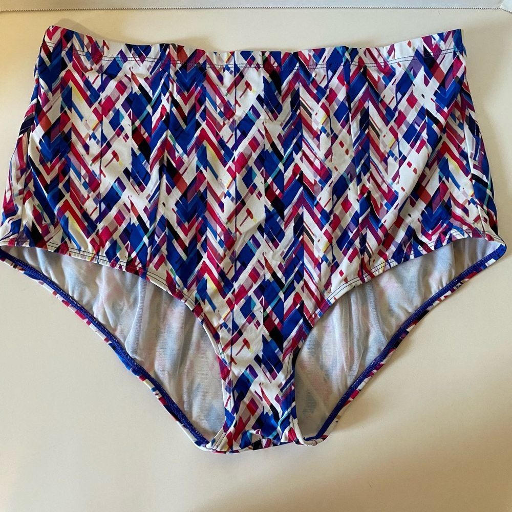 Torrid Geo Print Sz 1x High Waisted “Sexy Retro Chic” Tummy Smoother